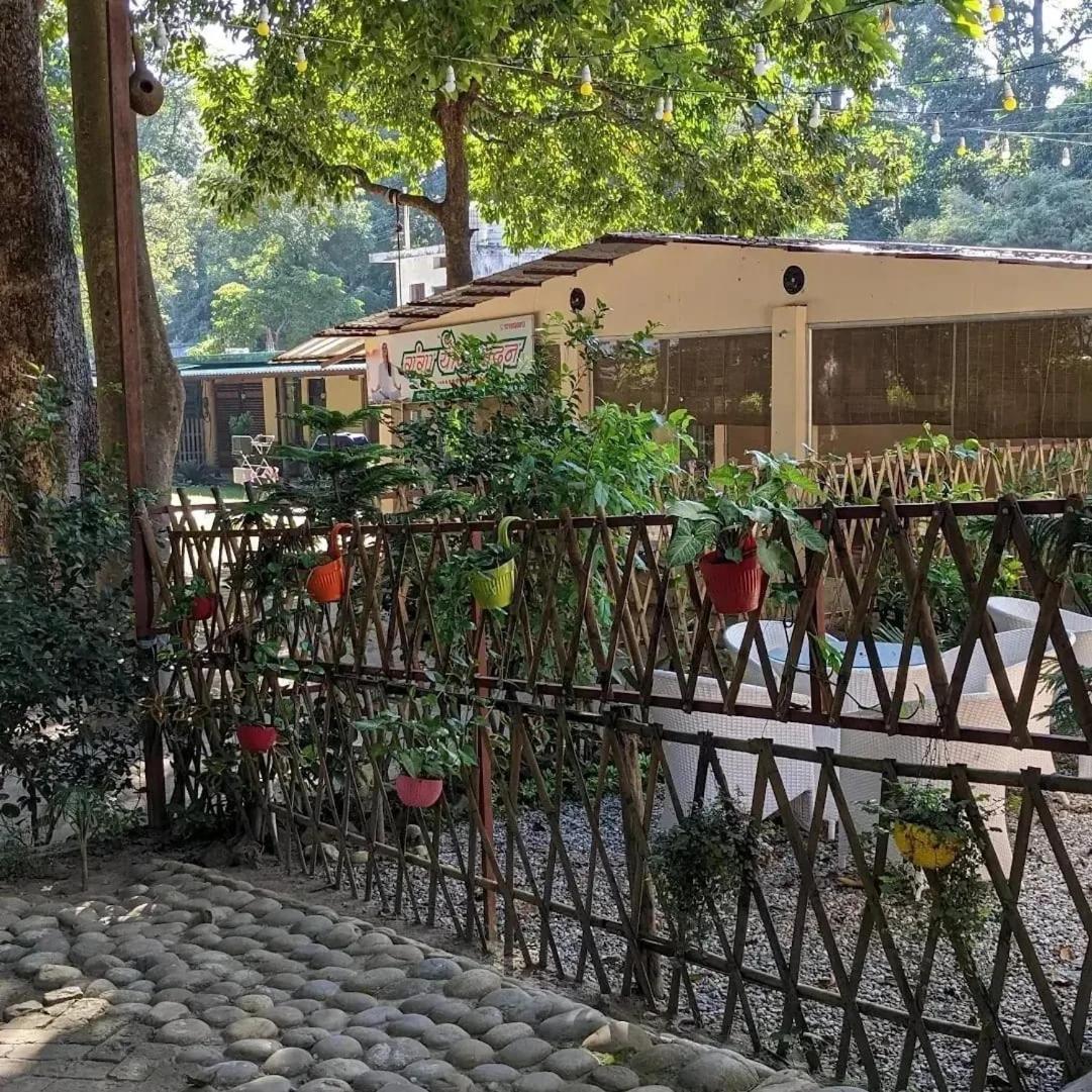 Tarang Yoga Ashram Hotel Rishikesh Exterior photo